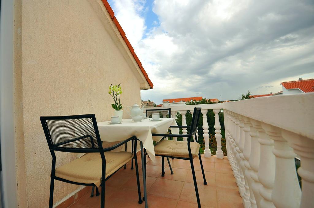 Apartments Toni Vodice Eksteriør billede
