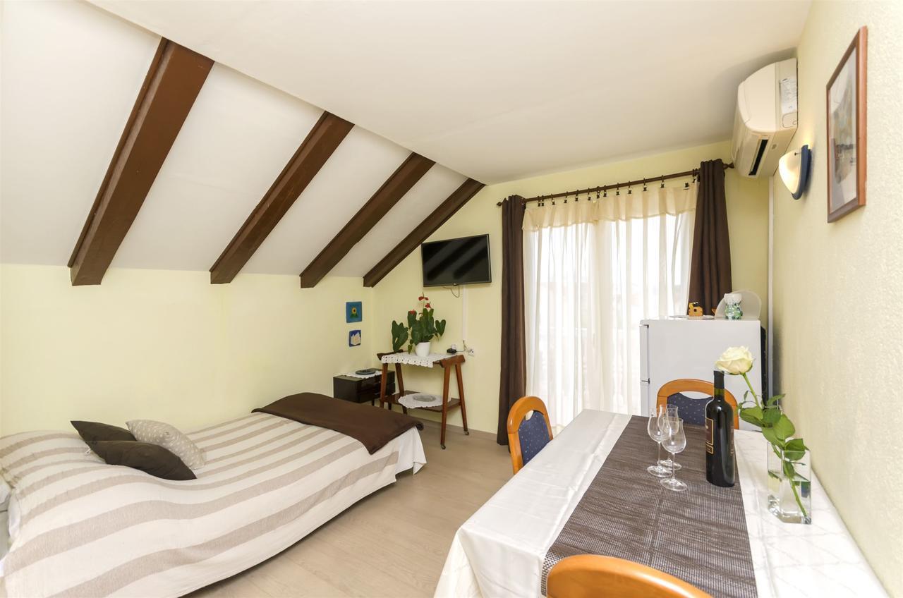 Apartments Toni Vodice Eksteriør billede