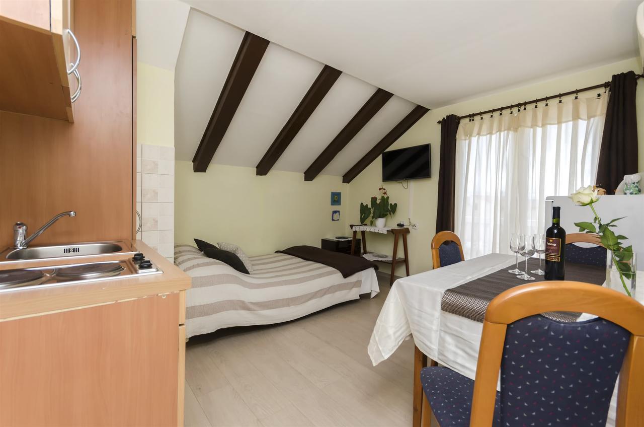 Apartments Toni Vodice Eksteriør billede
