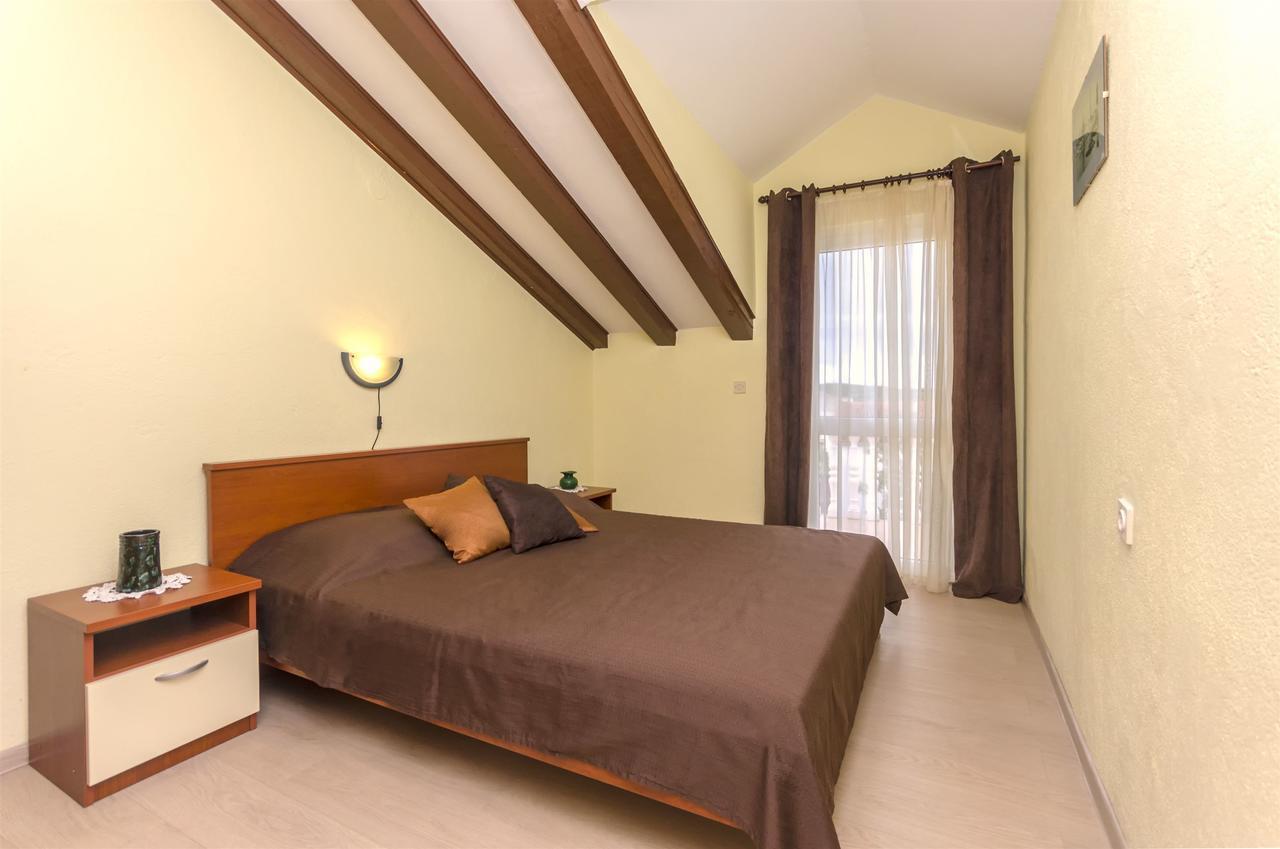 Apartments Toni Vodice Eksteriør billede